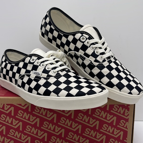 Vans WMNS Authentic Lowpro Embroidered Check Black/M
VN000D041 KP
Sneakersrs - Picture 4 of 16